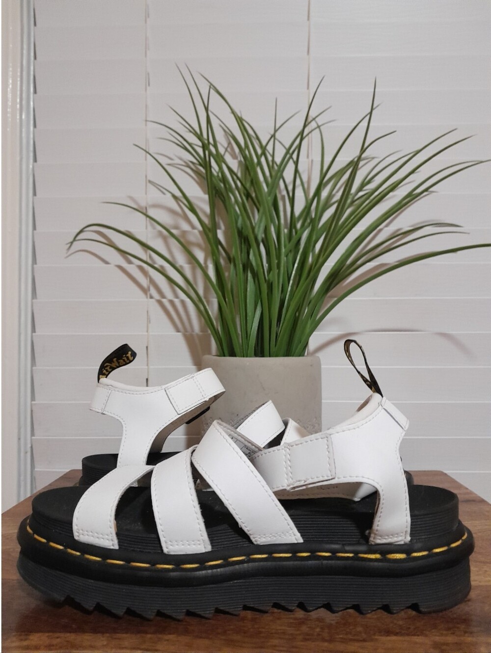 Dr Martens Blaire platform white black leather sandal sz 9 women's - Picture 8 of 10